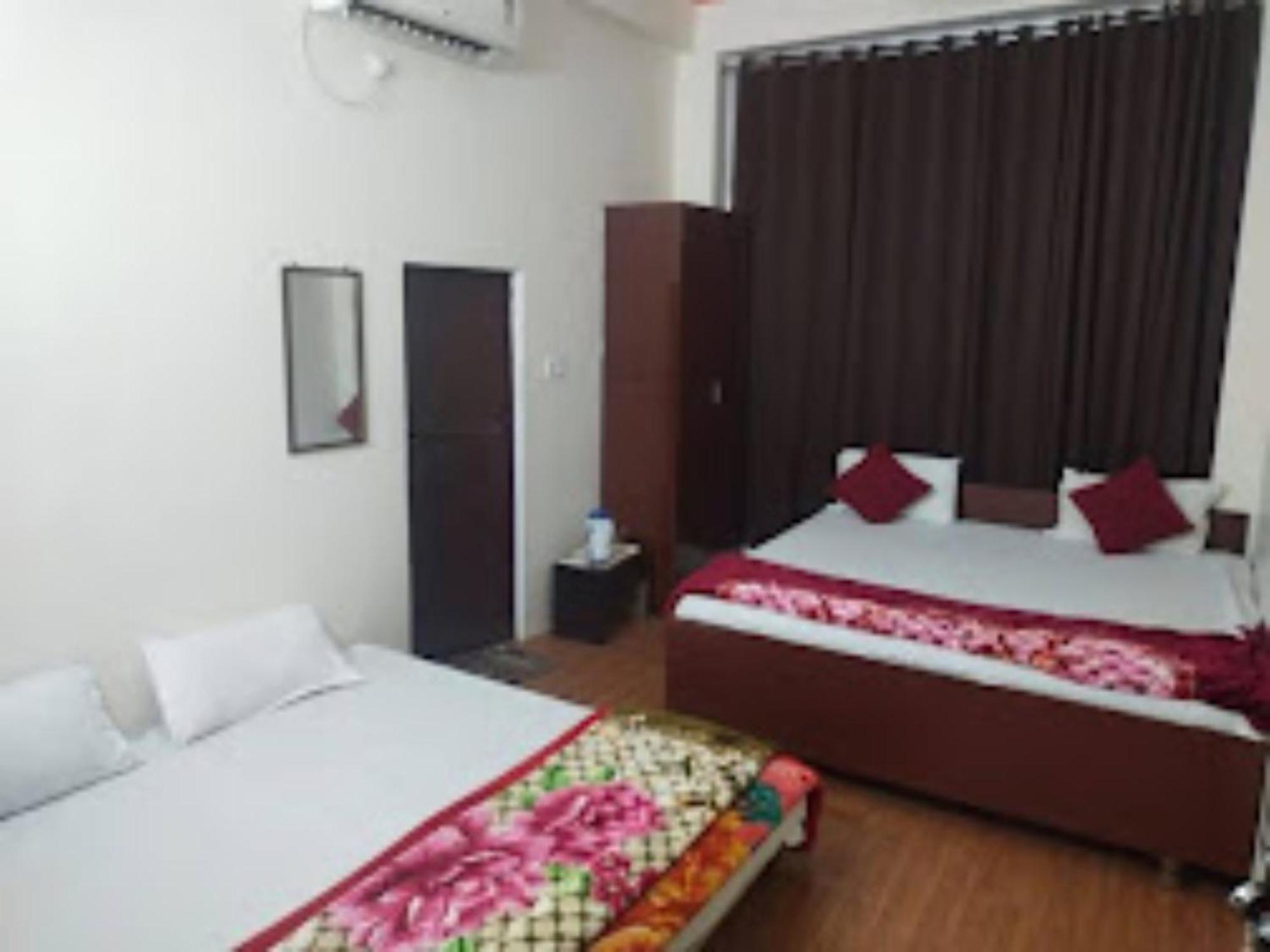Goroomgo Varanasi Paradise Varanasi - Parking & Restaurant Available - Perfect Location And Comfortable Room Εξωτερικό φωτογραφία