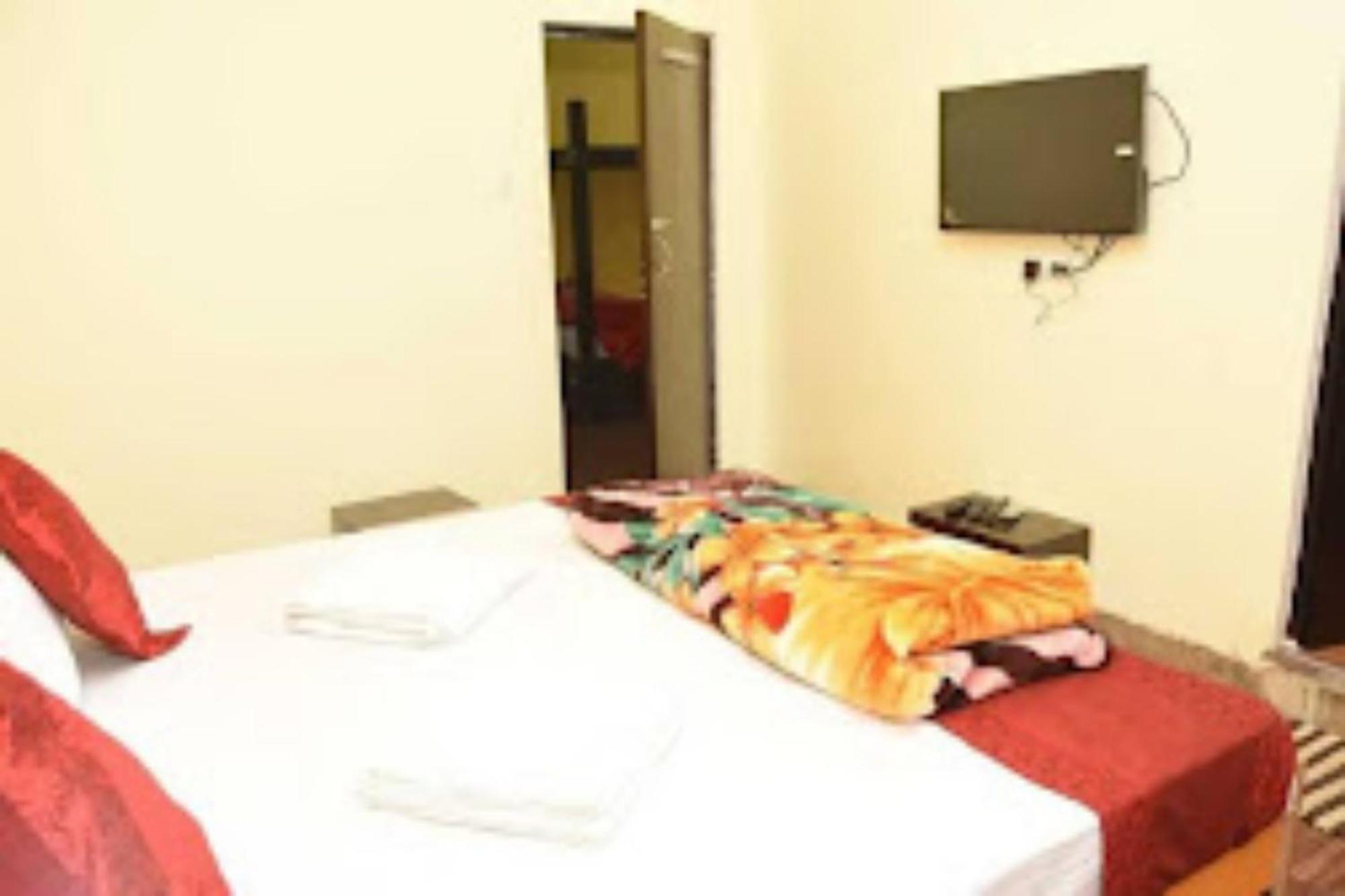 Goroomgo Varanasi Paradise Varanasi - Parking & Restaurant Available - Perfect Location And Comfortable Room Εξωτερικό φωτογραφία