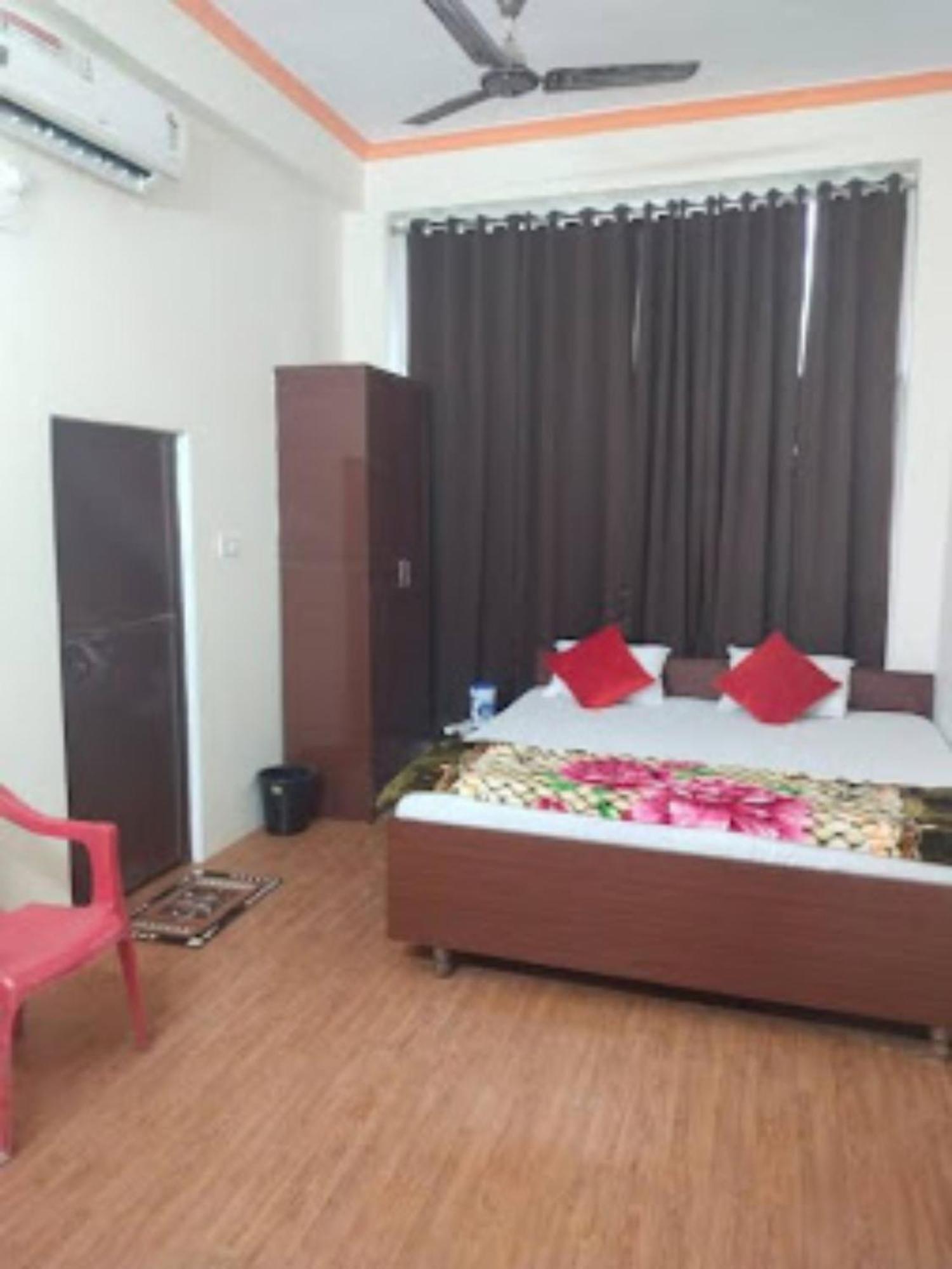 Goroomgo Varanasi Paradise Varanasi - Parking & Restaurant Available - Perfect Location And Comfortable Room Εξωτερικό φωτογραφία