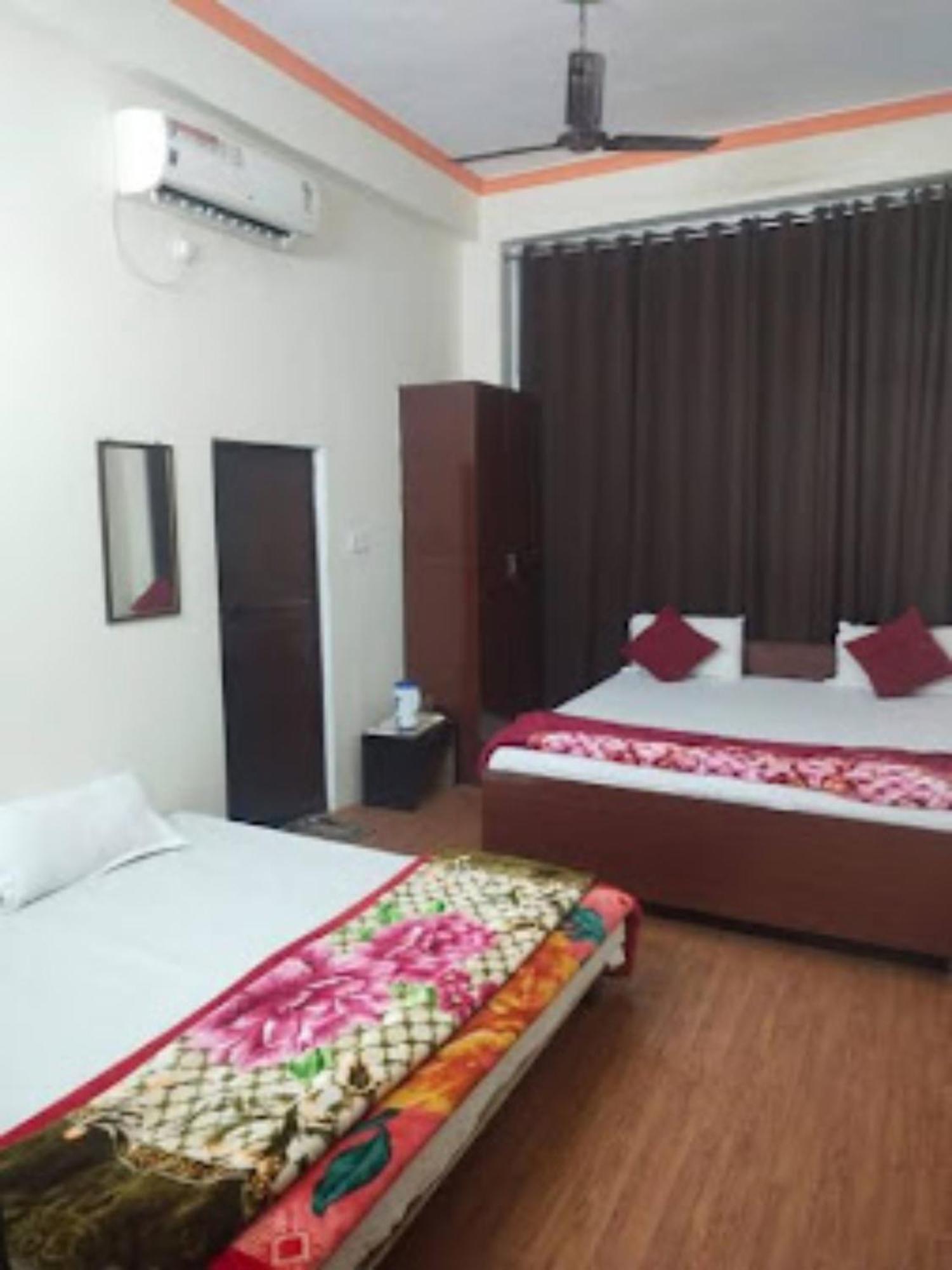 Goroomgo Varanasi Paradise Varanasi - Parking & Restaurant Available - Perfect Location And Comfortable Room Εξωτερικό φωτογραφία