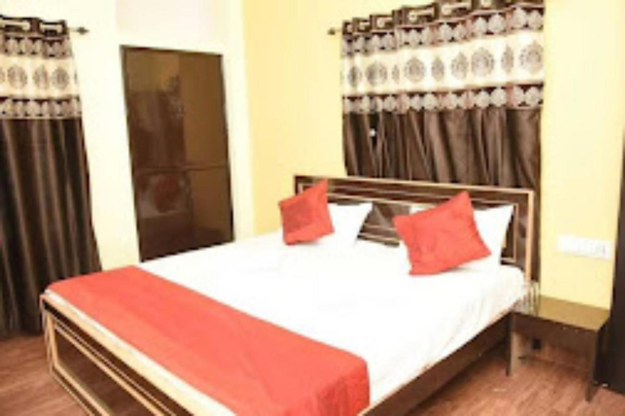 Goroomgo Varanasi Paradise Varanasi - Parking & Restaurant Available - Perfect Location And Comfortable Room Εξωτερικό φωτογραφία