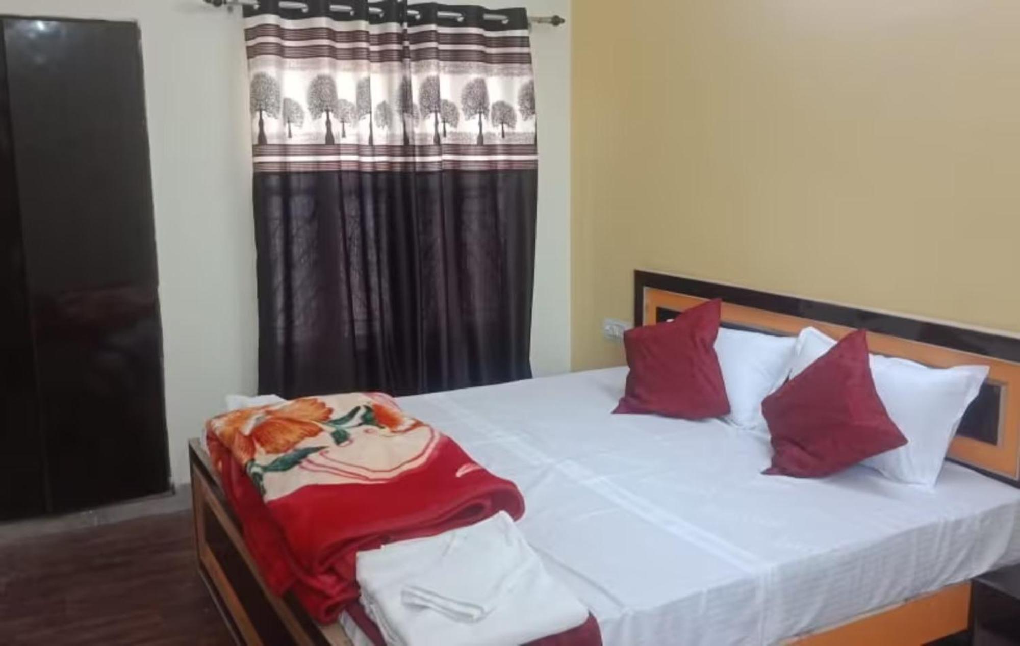 Goroomgo Varanasi Paradise Varanasi - Parking & Restaurant Available - Perfect Location And Comfortable Room Εξωτερικό φωτογραφία