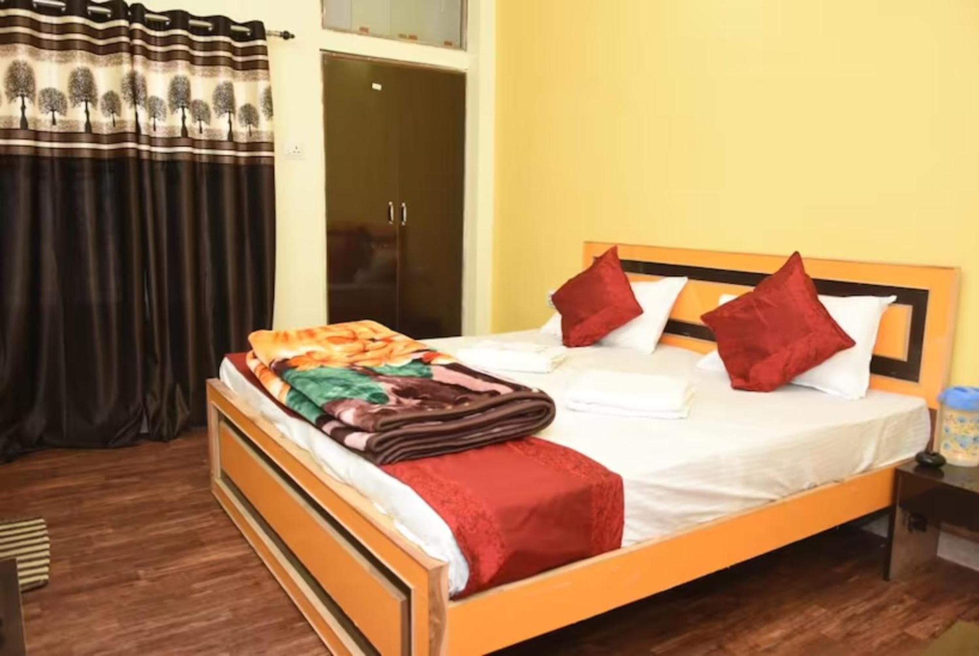 Goroomgo Varanasi Paradise Varanasi - Parking & Restaurant Available - Perfect Location And Comfortable Room Εξωτερικό φωτογραφία