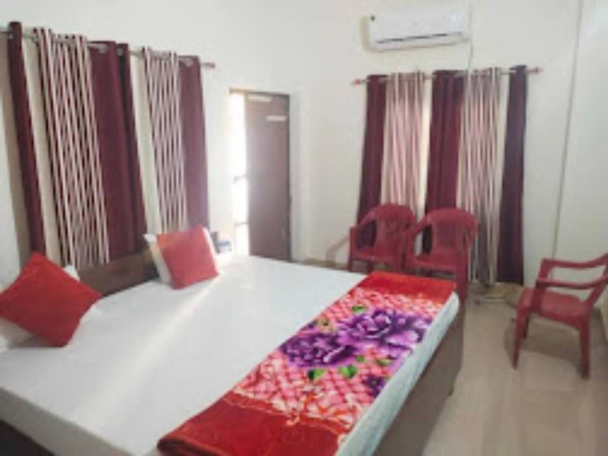 Goroomgo Varanasi Paradise Varanasi - Parking & Restaurant Available - Perfect Location And Comfortable Room Εξωτερικό φωτογραφία