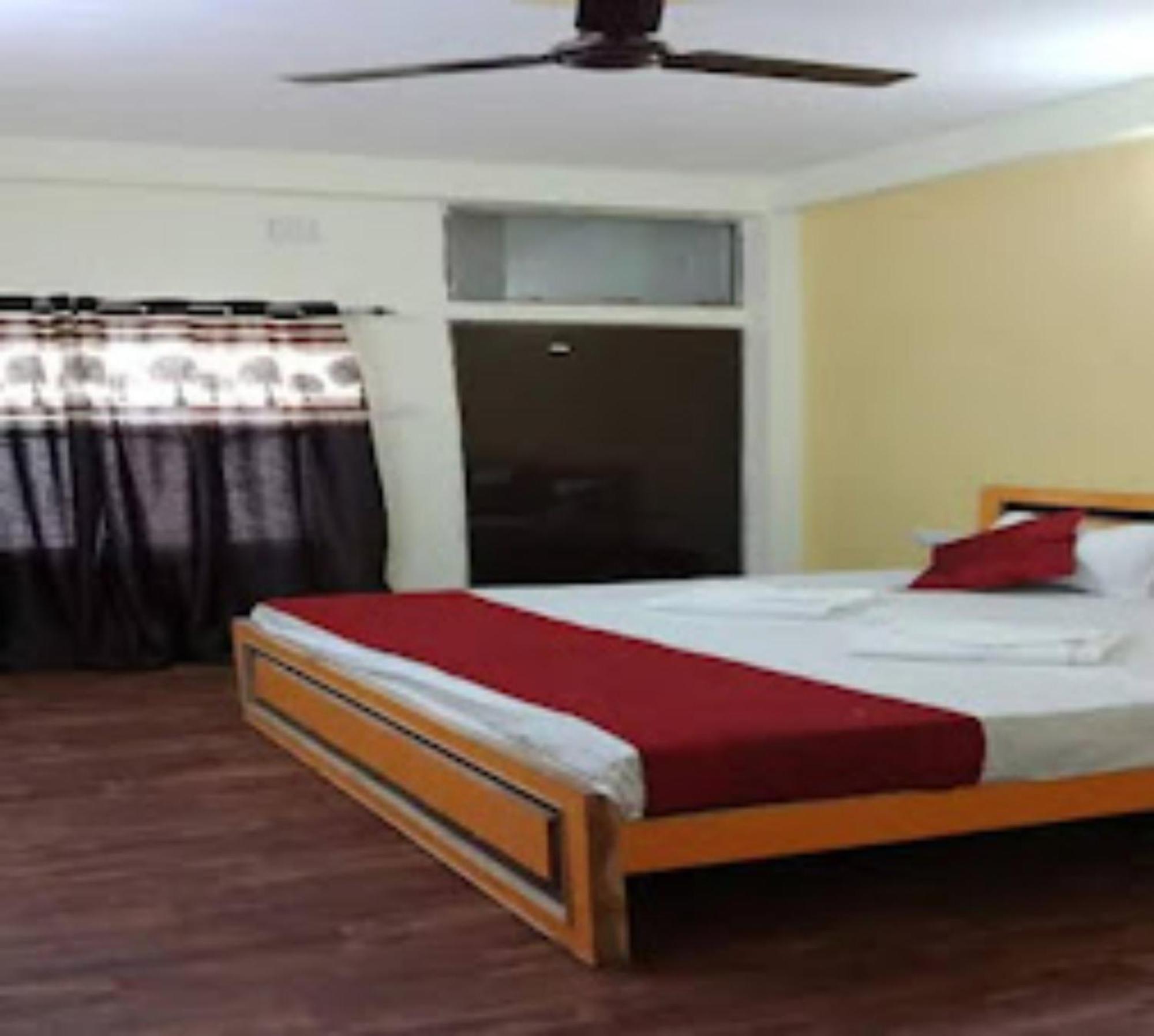Goroomgo Varanasi Paradise Varanasi - Parking & Restaurant Available - Perfect Location And Comfortable Room Εξωτερικό φωτογραφία