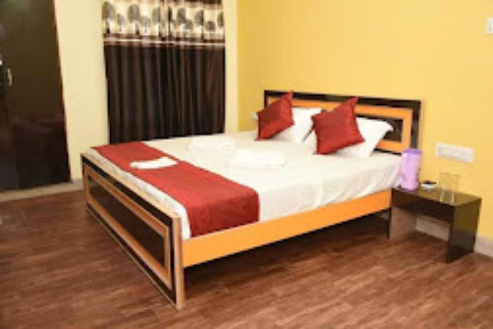 Goroomgo Varanasi Paradise Varanasi - Parking & Restaurant Available - Perfect Location And Comfortable Room Εξωτερικό φωτογραφία