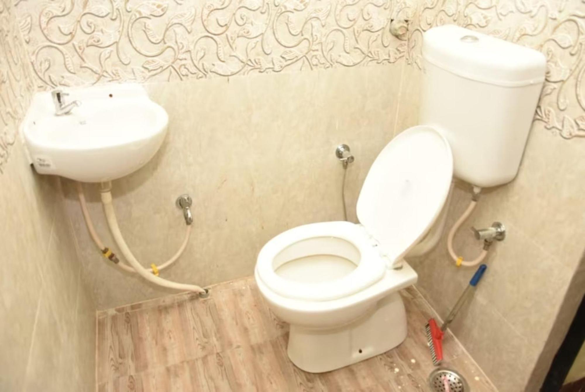 Goroomgo Varanasi Paradise Varanasi - Parking & Restaurant Available - Perfect Location And Comfortable Room Εξωτερικό φωτογραφία