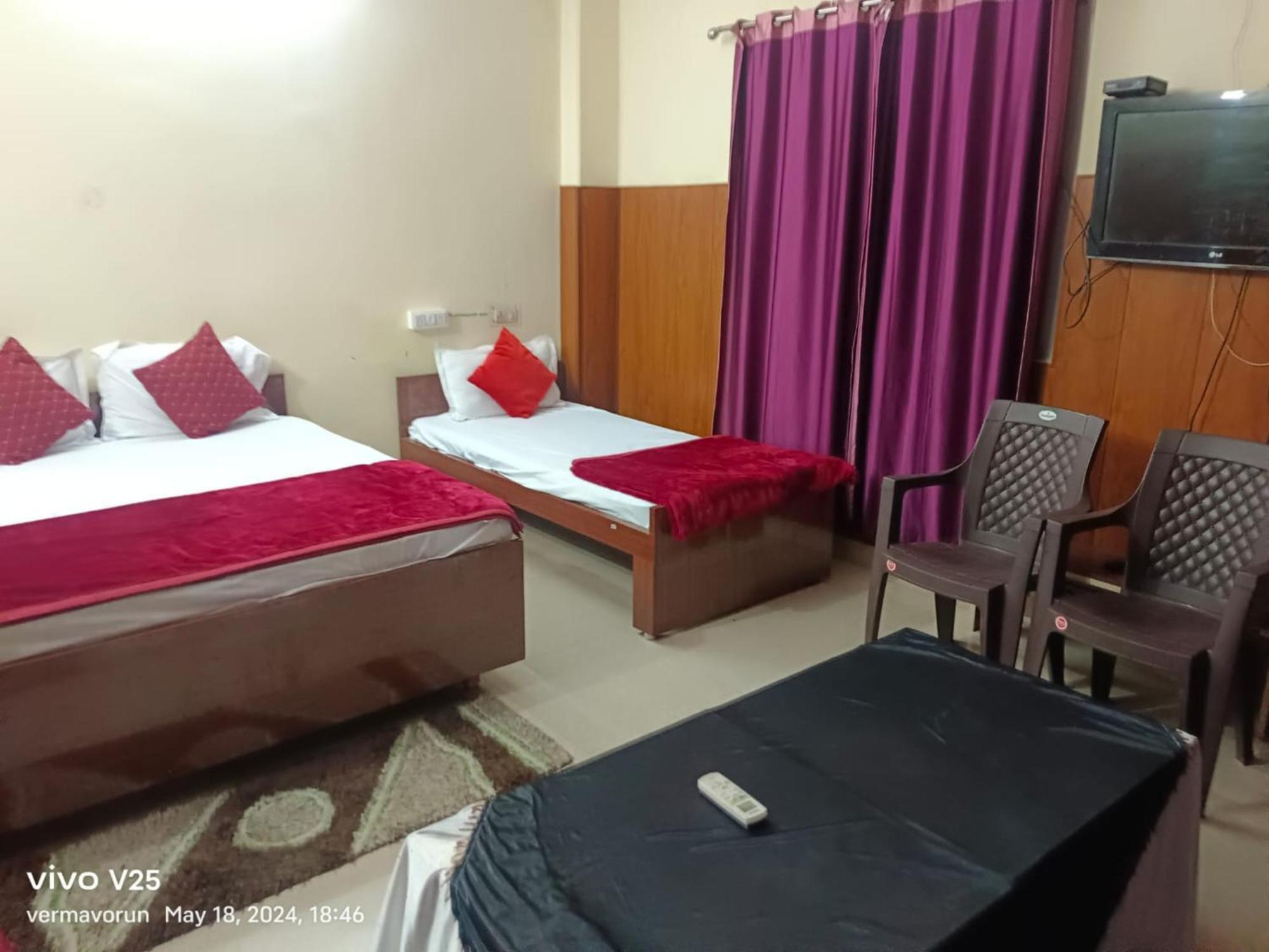 Goroomgo Varanasi Paradise Varanasi - Parking & Restaurant Available - Perfect Location And Comfortable Room Εξωτερικό φωτογραφία