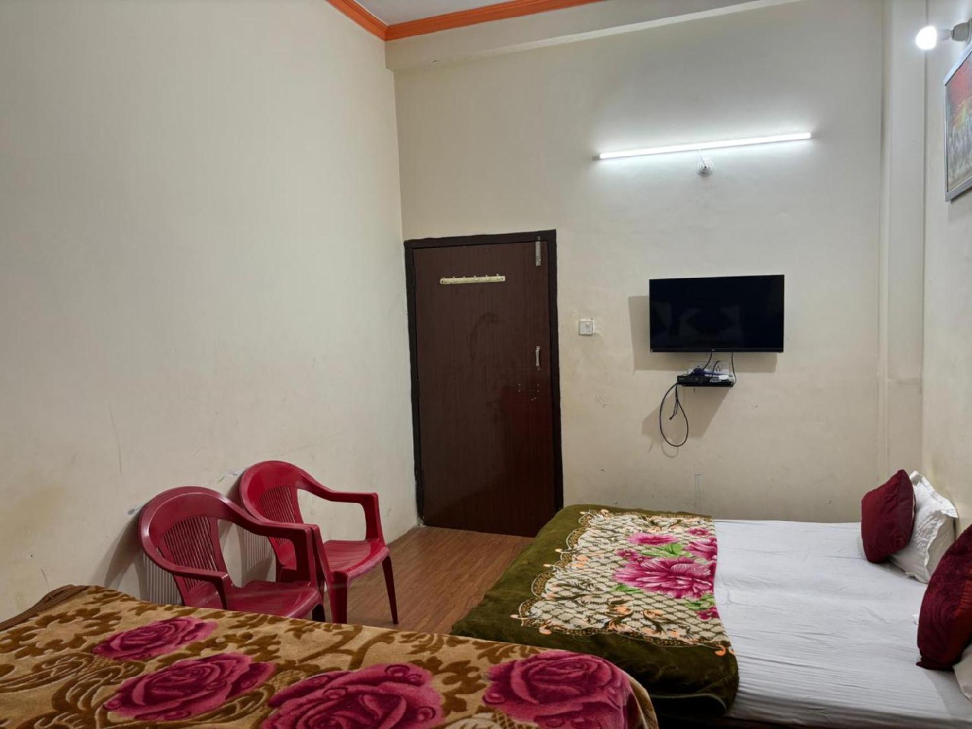 Goroomgo Varanasi Paradise Varanasi - Parking & Restaurant Available - Perfect Location And Comfortable Room Εξωτερικό φωτογραφία