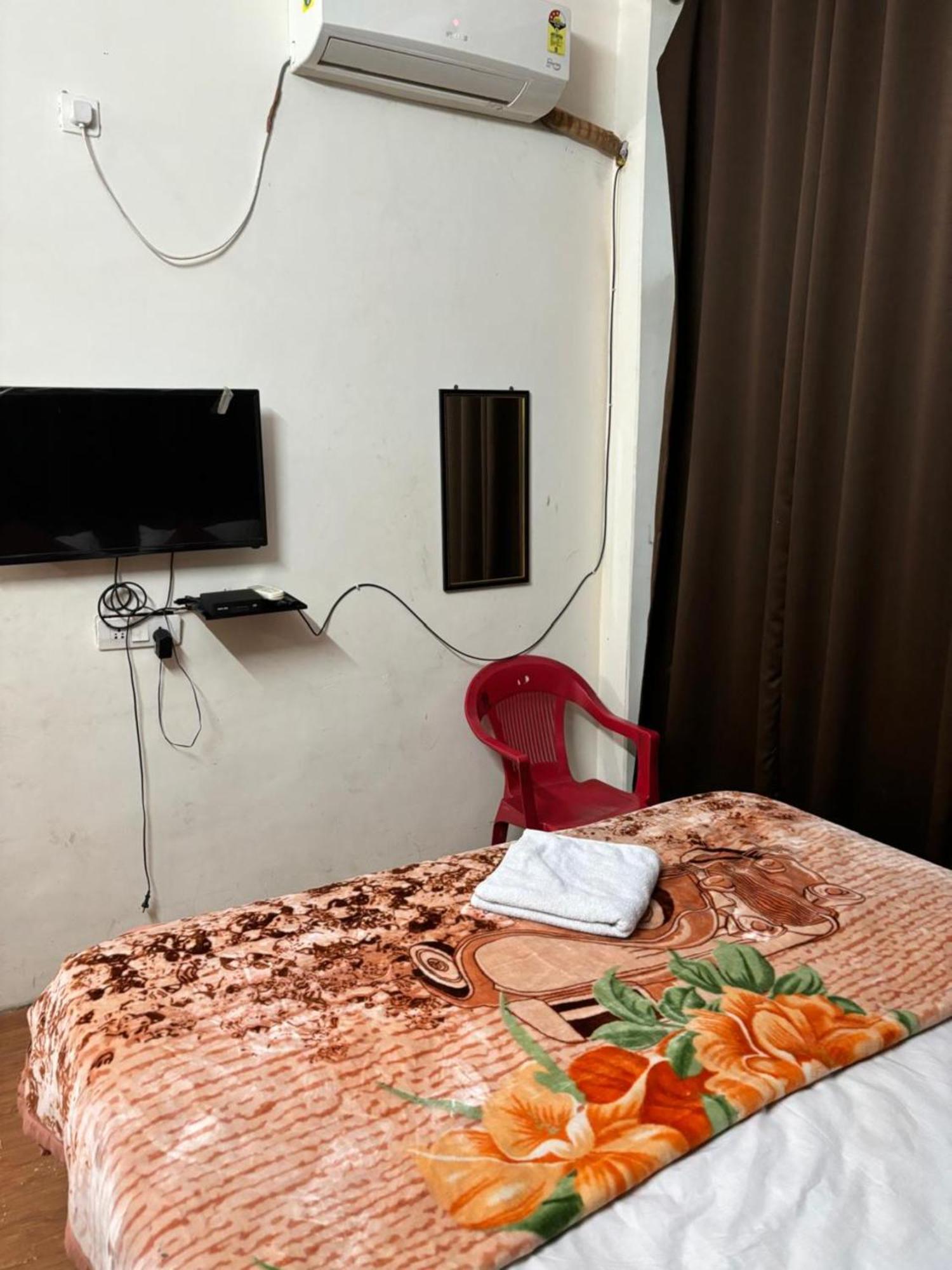 Goroomgo Varanasi Paradise Varanasi - Parking & Restaurant Available - Perfect Location And Comfortable Room Εξωτερικό φωτογραφία