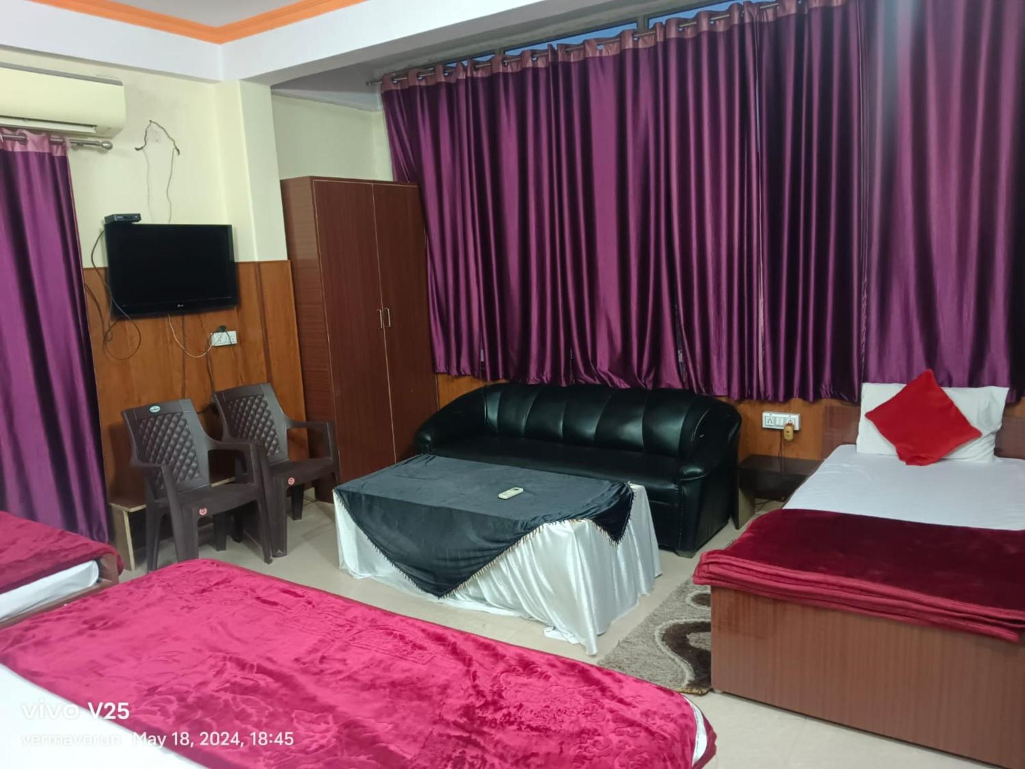 Goroomgo Varanasi Paradise Varanasi - Parking & Restaurant Available - Perfect Location And Comfortable Room Εξωτερικό φωτογραφία