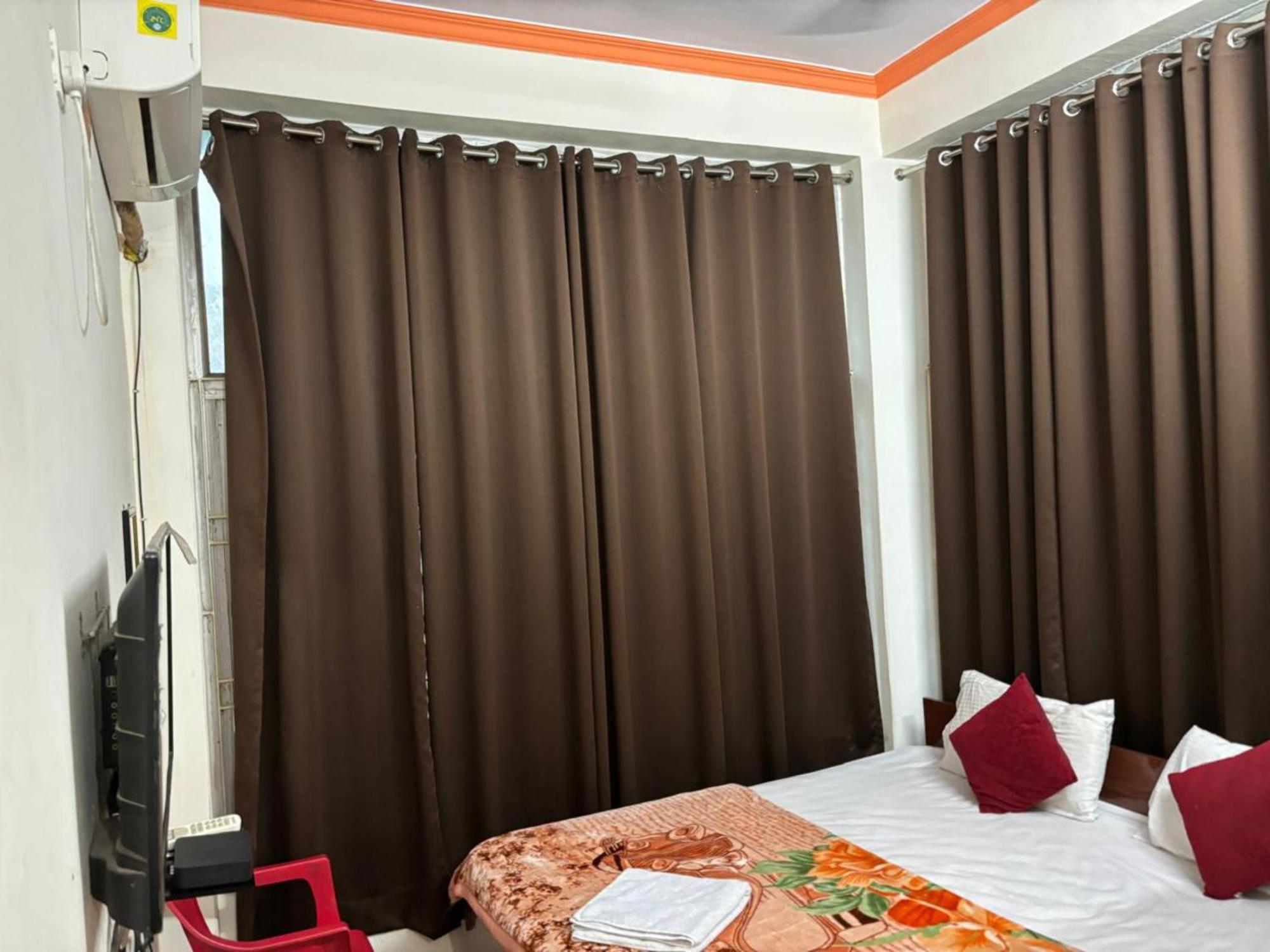 Goroomgo Varanasi Paradise Varanasi - Parking & Restaurant Available - Perfect Location And Comfortable Room Εξωτερικό φωτογραφία