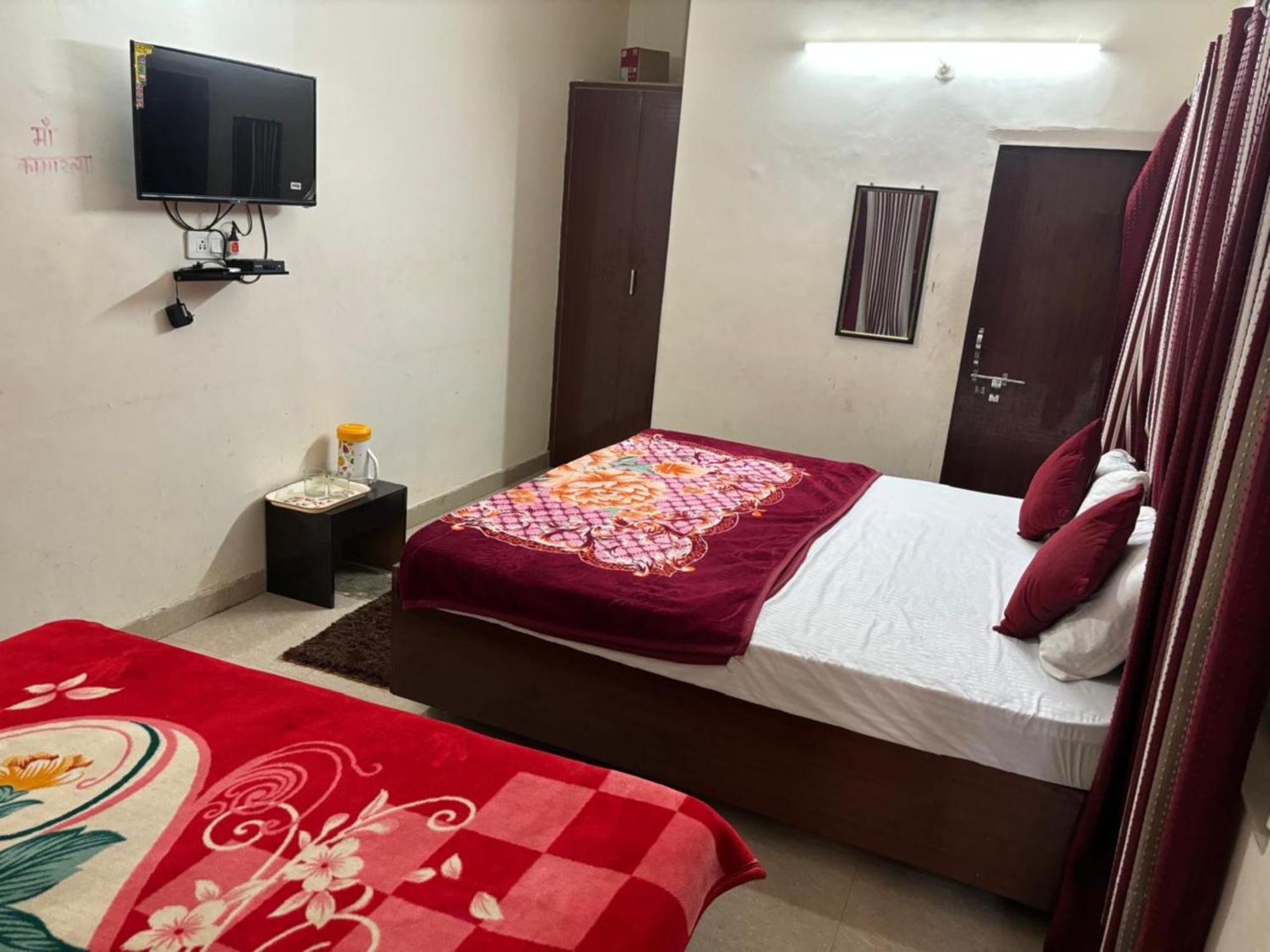 Goroomgo Varanasi Paradise Varanasi - Parking & Restaurant Available - Perfect Location And Comfortable Room Εξωτερικό φωτογραφία